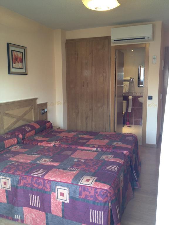 Hotel Don Angel Villanueva de la Canada Room photo